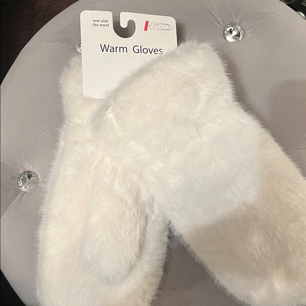 Diva White Faux Fur Mittens